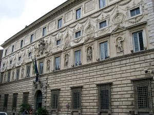 Intervista all’Avv. Andrea Ippoliti: consumo sul posto immediato dei prodotti di gastronomia negli esercizi di vicinato