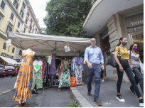 Bancarelle, il Tar: sospensiva per la rimozione anche a viale Giulio Cesare