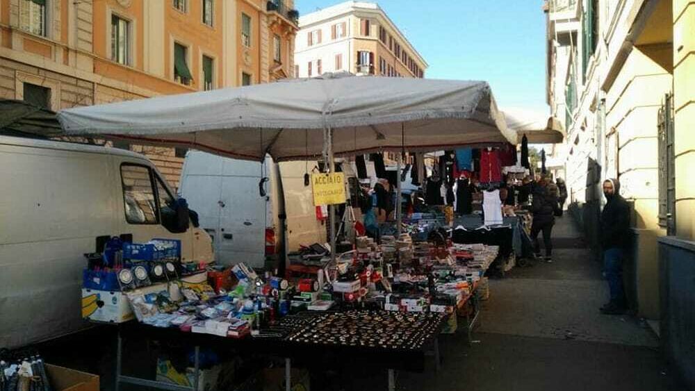Prati: il Tar sospende lo spostamento delle bancarelle di viale Giulio Cesare